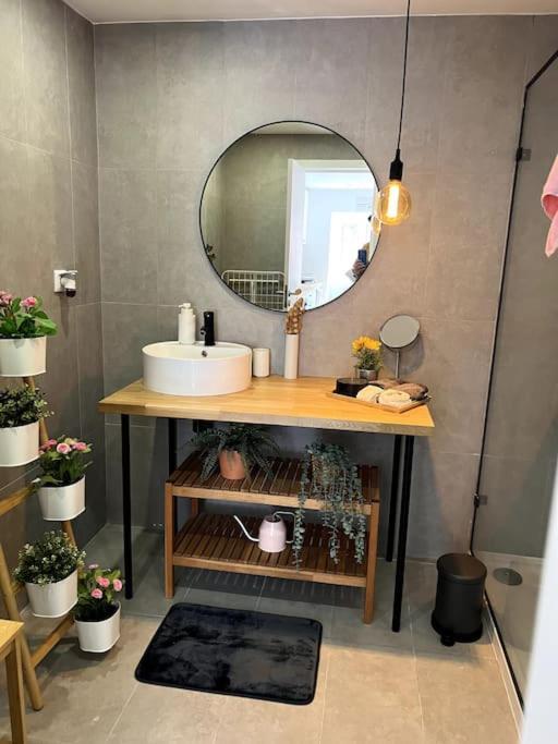 Luxury Artistic Digital Nomad Getaway W/ Terrace Lejlighed Lisboa Eksteriør billede
