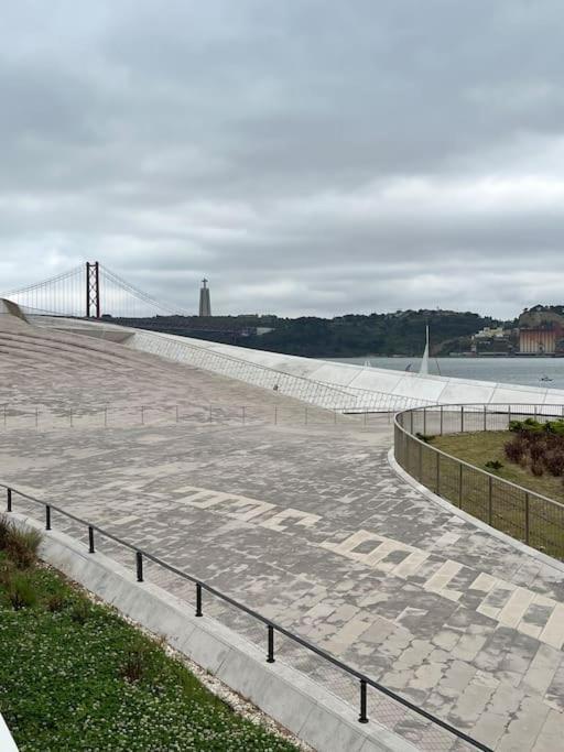 Luxury Artistic Digital Nomad Getaway W/ Terrace Lejlighed Lisboa Eksteriør billede